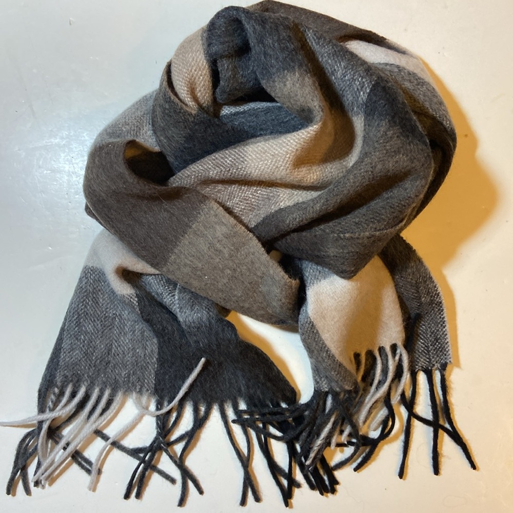 Simplicity Gray Monochromatic Checked 100% Wool Nens Scarf USA Design